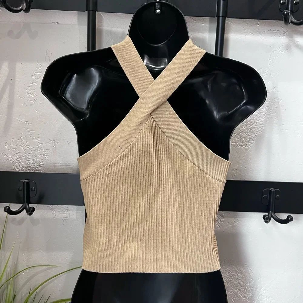 Forever 21 Ribbed Halter Top Size Medium - Picture 6 of 15
